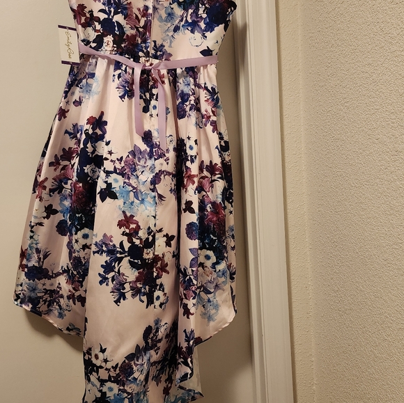 Emily Rose Lilac Floral Dress - Picture 3 of 9